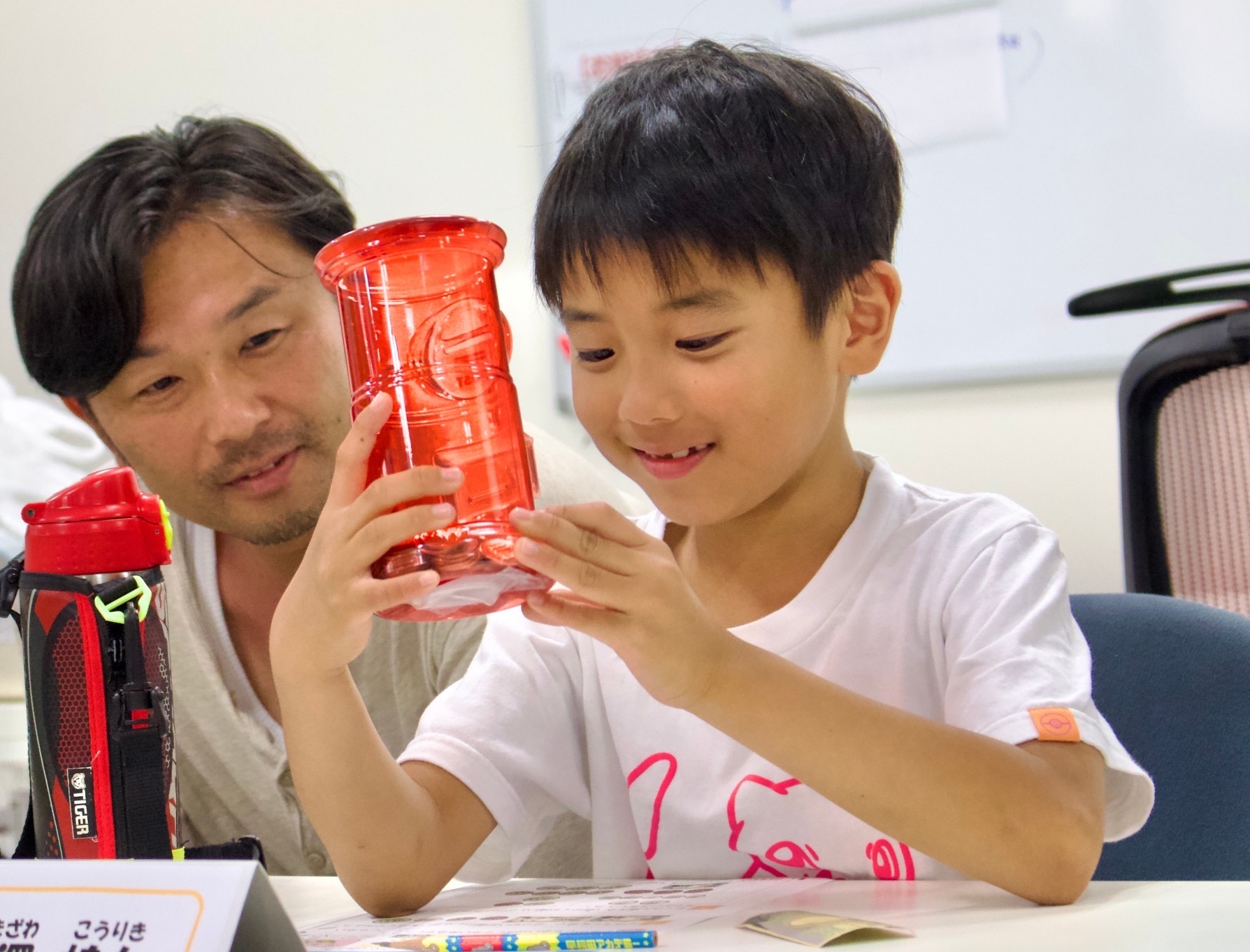 F学キッズ木場駅前校で学ぶ親子の様子