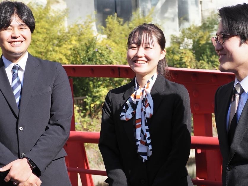 新卒採用者の集合写真